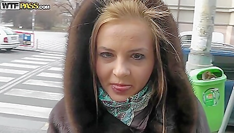 Blonde with nice big tits shows her ass in a sexy video