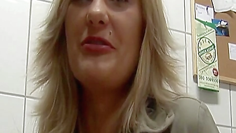 A blonde is doing it in the beach and she is getting fucked