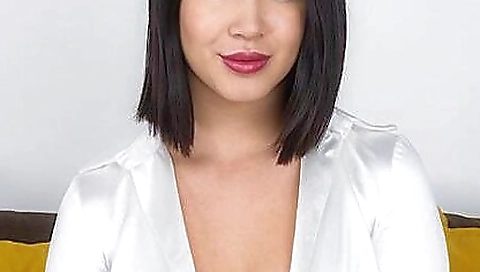 Sexy face sitting porn video with a sexy solo girl