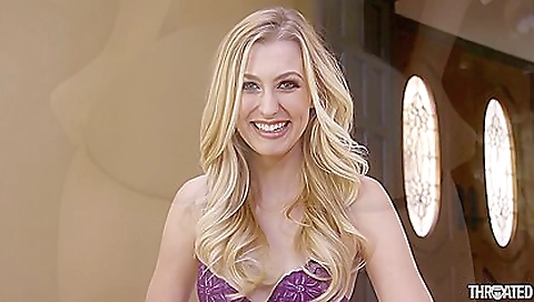 Latina hottie takes a dick in her mouth and then gets her tits