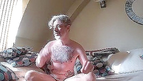 Teen girl with nice body is getting her pussy stretched