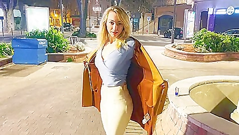 Lesbian cunnilingus and cunnilingus for two blonde girls