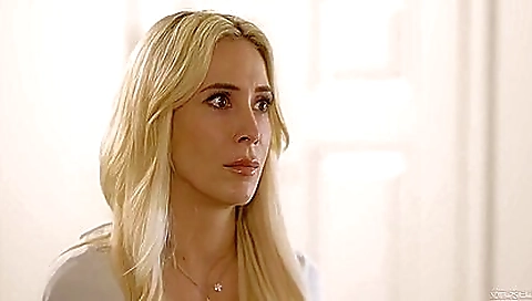 Brunette milf with a wonderful body enjoys deepthroat