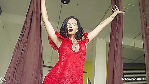 A beautiful milf solo video show off her sexy body