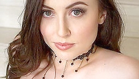 Hot brunette nikki diamond with nikki diamond is going to do it